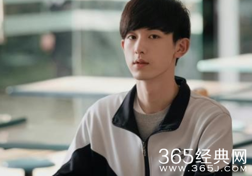 郭俊辰新剧《你好，昨天》温暖开播 跨越时光感受90年代人间烟火