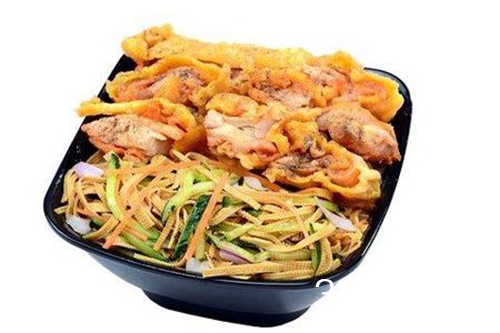 《抖音》小馋猫烤肉拌饭梗介绍