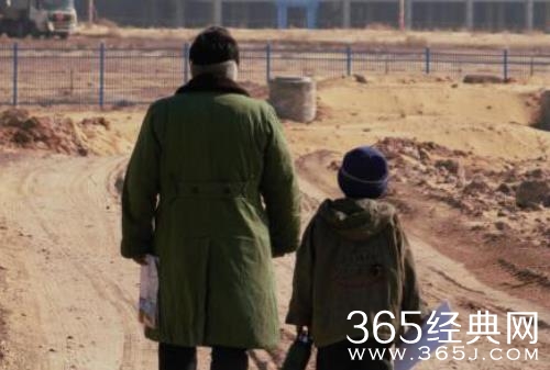 《拨浪鼓咚咚响》苟仁和毛豆的关系