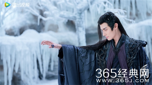 《重紫》亡月和重紫的关系