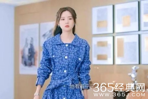 《如何在无脑霸总漫里艰难求生》剧情介绍