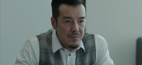 《纵有疾风起》看到庞飞服软，才知道牺牲色相的烁冰对自己更狠