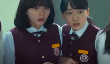 《黑暗荣耀》伏笔解析，精品店员真实身份是宋慧乔高中好友