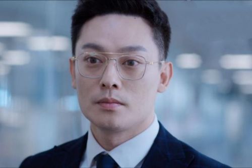 《向风而行》开除祁玉，敲打李语珩，一生未育的艾佳才是狠角色