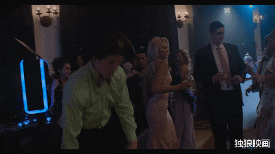 一口气放出十集，网飞再出顶级美剧《奇异镇》