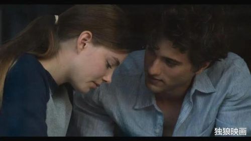 一口气放出十集，网飞再出顶级美剧《奇异镇》