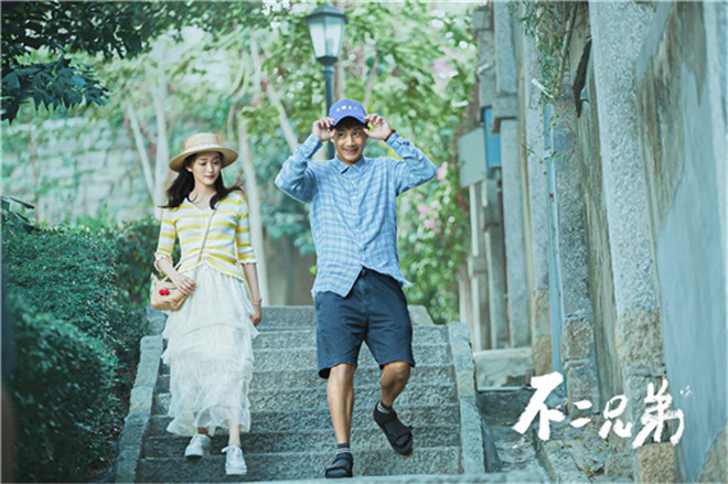 《不二兄弟》发布角色海报 展现成年人的悲苦温暖