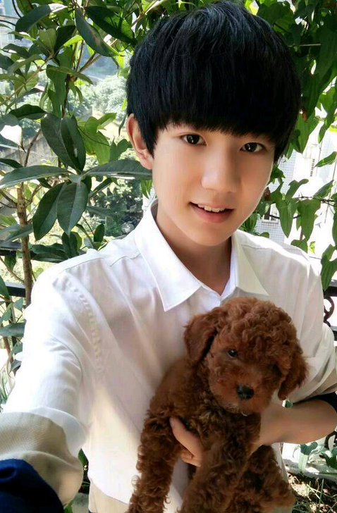 小三只王源搞怪卖萌显暖男气质