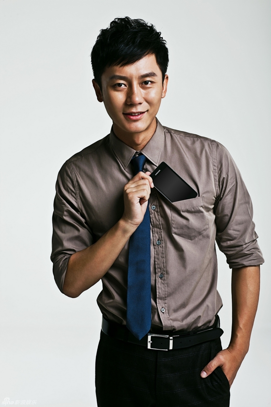 李晨帅气展现型男魅力