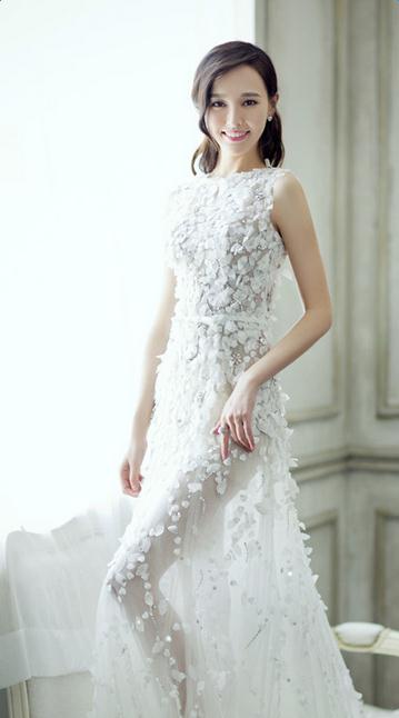 唐嫣性感妩媚大秀美腿