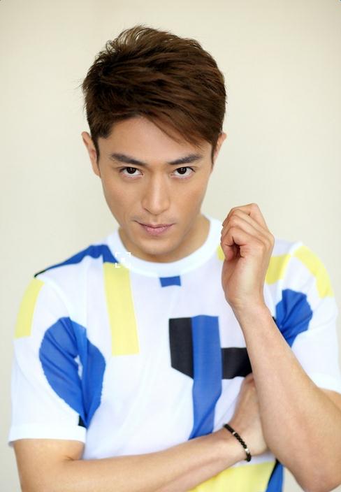 老干部霍建华图片帅气随性