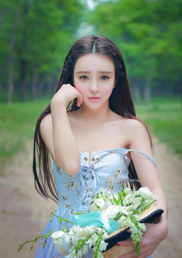 艺人李李最新写真 超尘脱俗天人合