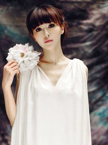 唐嫣性感妩媚大秀美腿