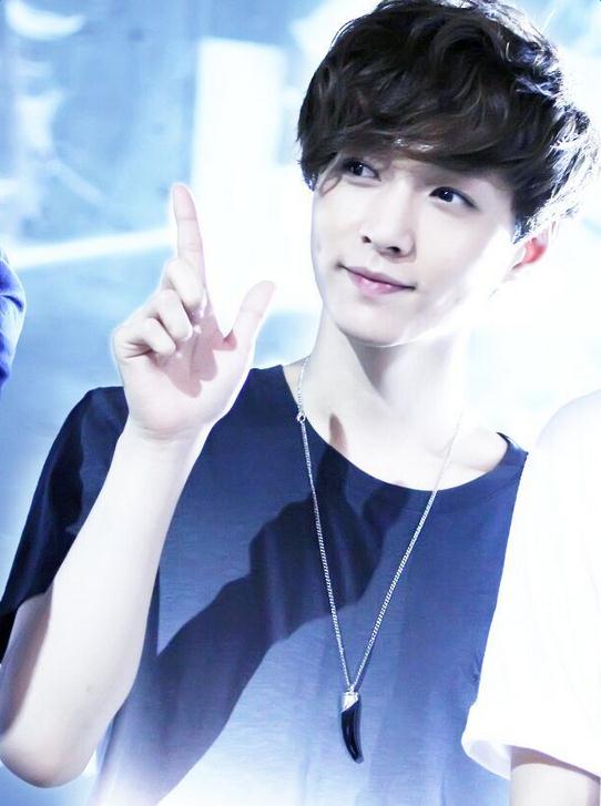 绵羊兴张艺兴帅气呆萌文艺范十足