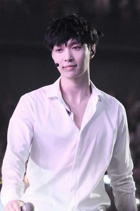 绵羊兴张艺兴帅气呆萌文艺范十足