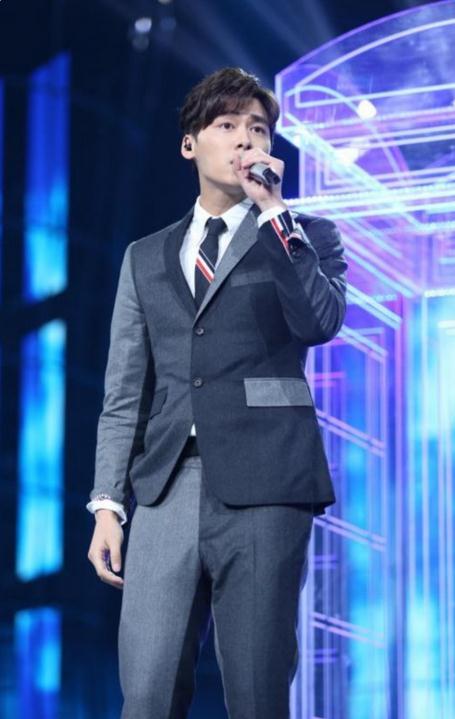 李易峰帅气演绎暖萌小炮儿