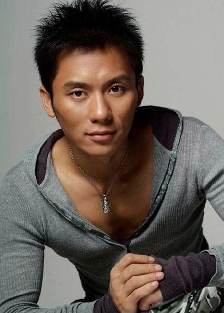 李晨帅气展现型男魅力