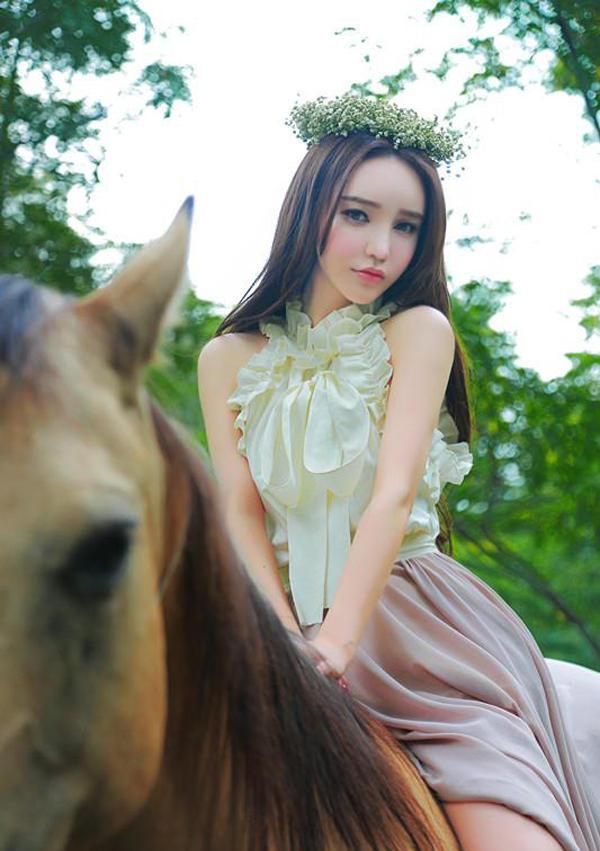 艺人李李最新写真 超尘脱俗天人合