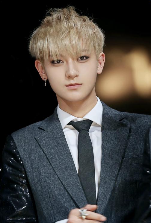 黄子韬耍帅高清图片