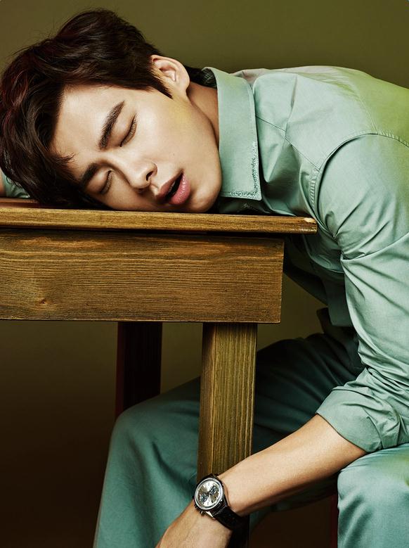 李易峰帅气演绎暖萌小炮儿