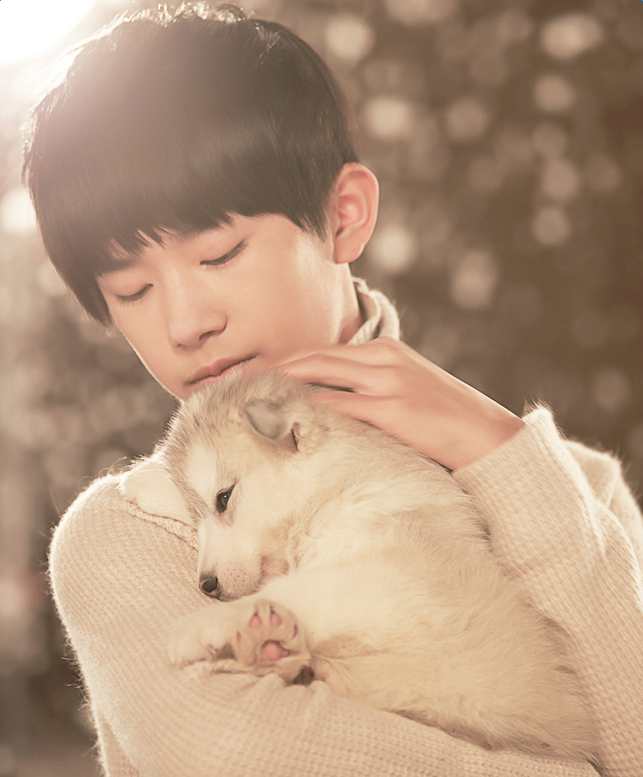 易烊千玺帅气搞怪爱自拍