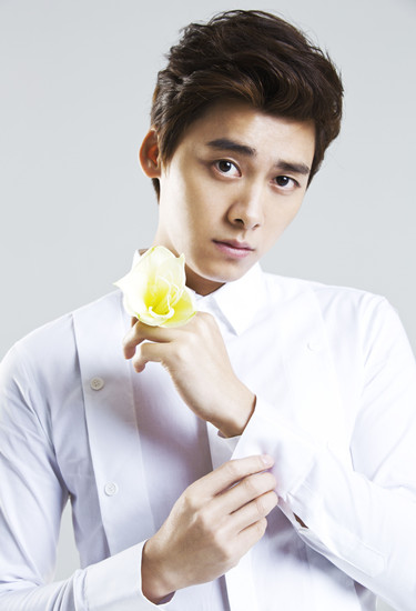 李易峰帅气演绎暖萌小炮儿