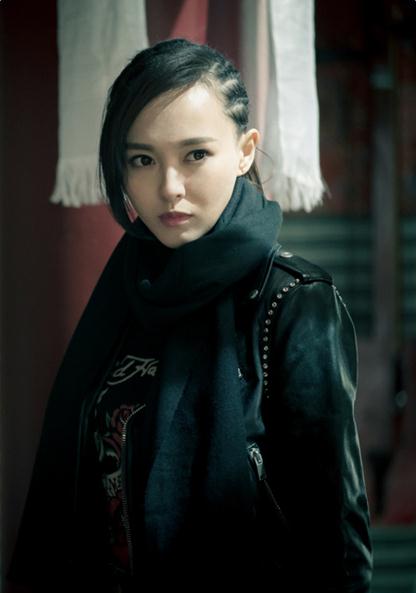 唐嫣性感妩媚大秀美腿