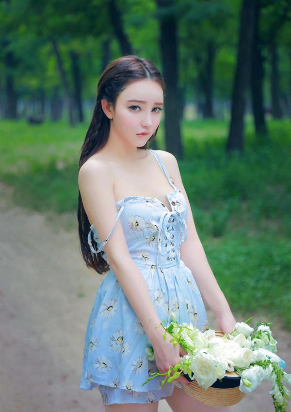 艺人李李最新写真 超尘脱俗天人合