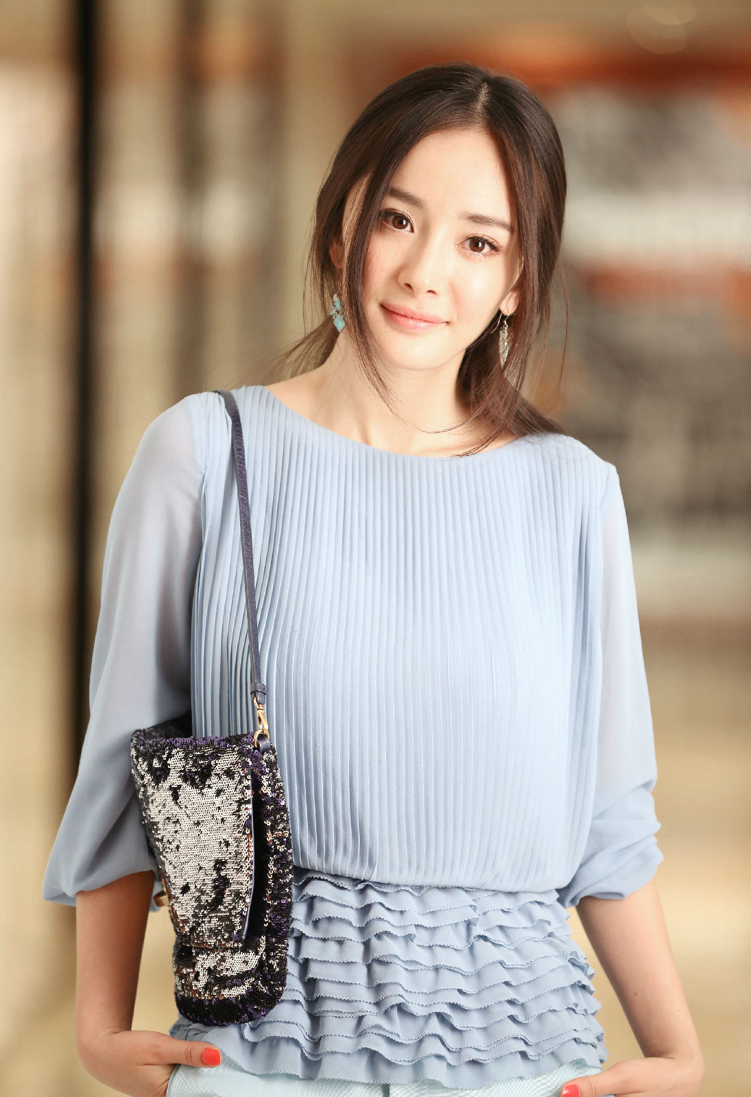 杨幂清新靓丽尽显辣妈风范