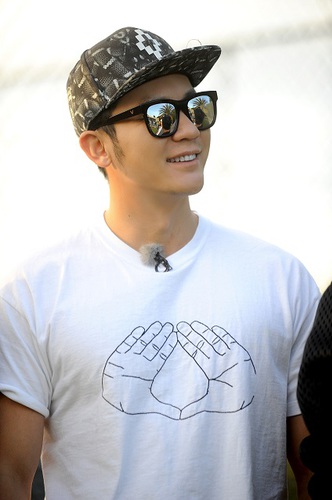 李晨帅气展现型男魅力