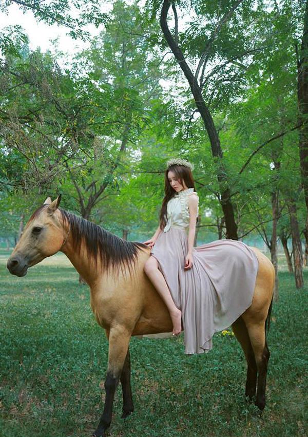 艺人李李最新写真 超尘脱俗天人合