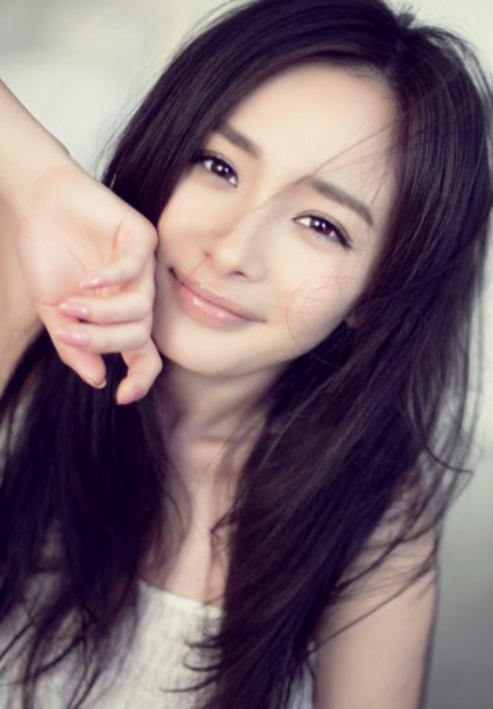 杨幂清新靓丽尽显辣妈风范