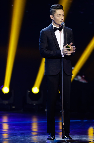 老干部霍建华图片帅气随性