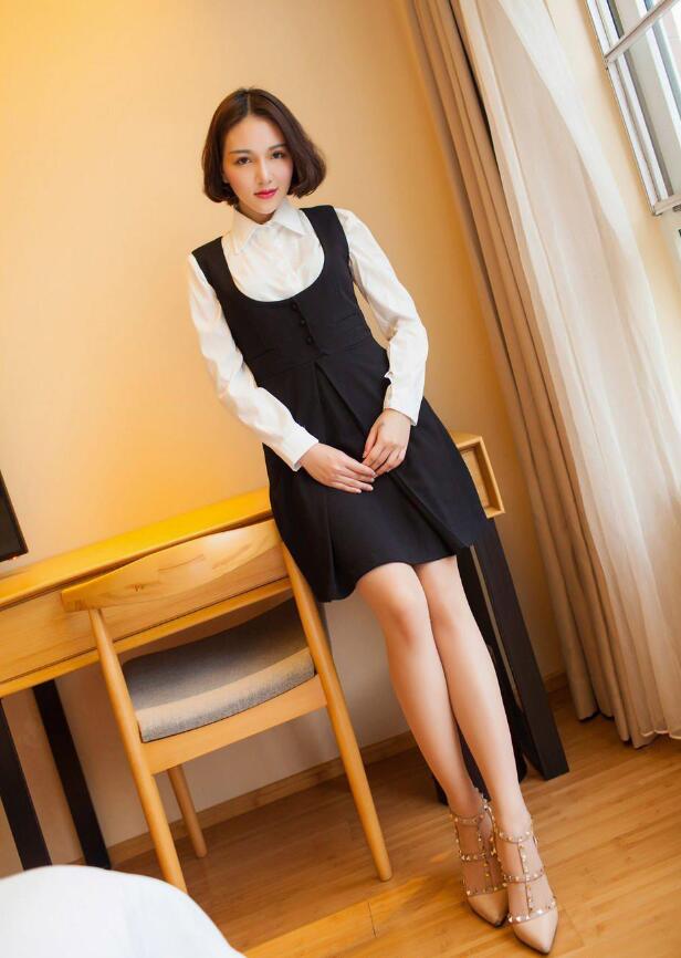 靓丽白皙少女户外阳光活力唯美壁纸