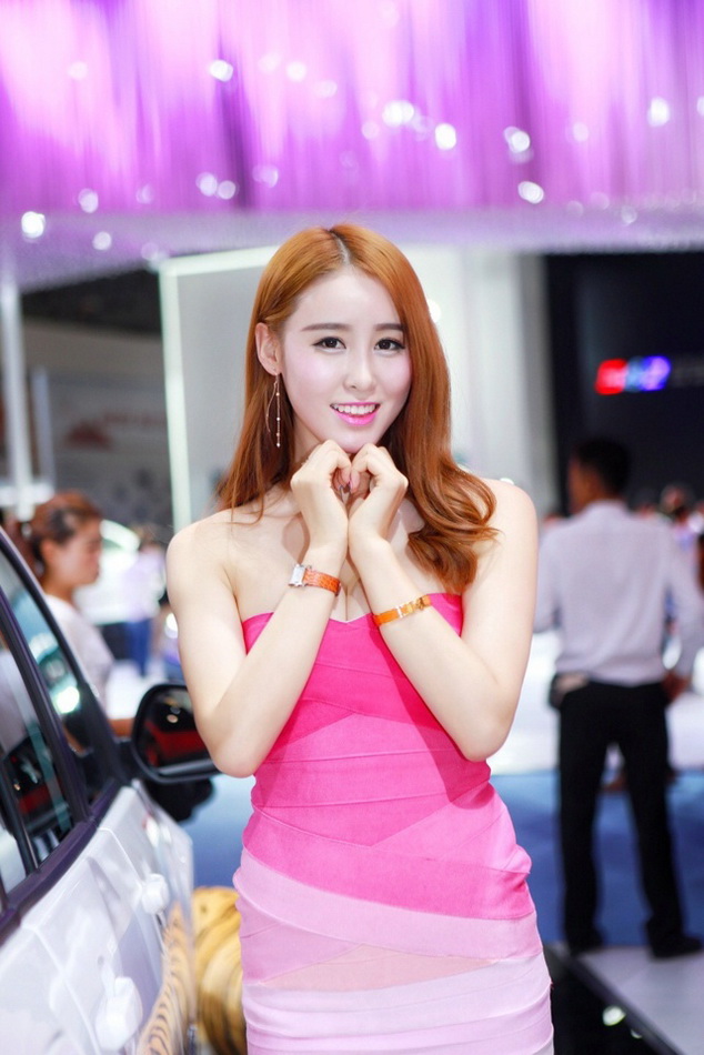 美女车模清纯红毯照