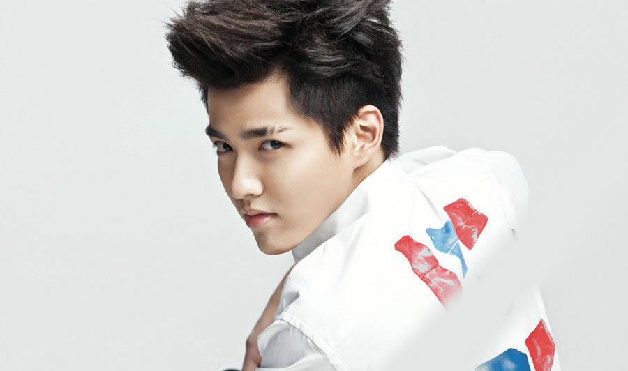 小鲜肉吴亦凡最新时尚写真