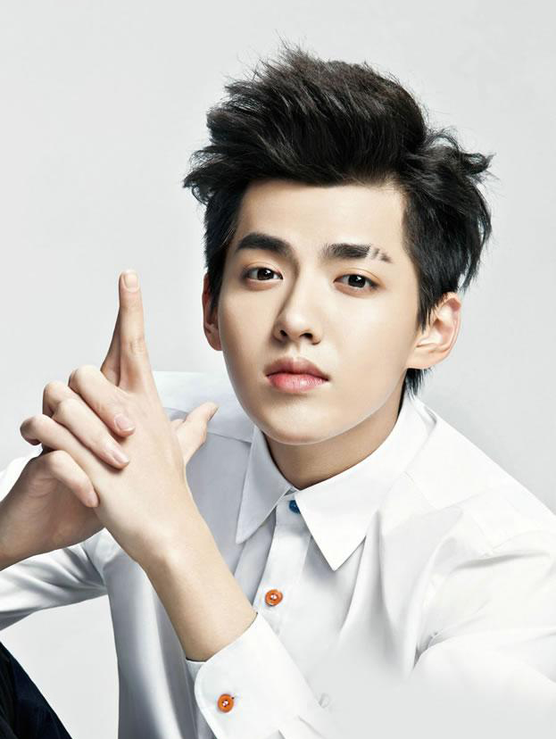 小鲜肉吴亦凡最新时尚写真