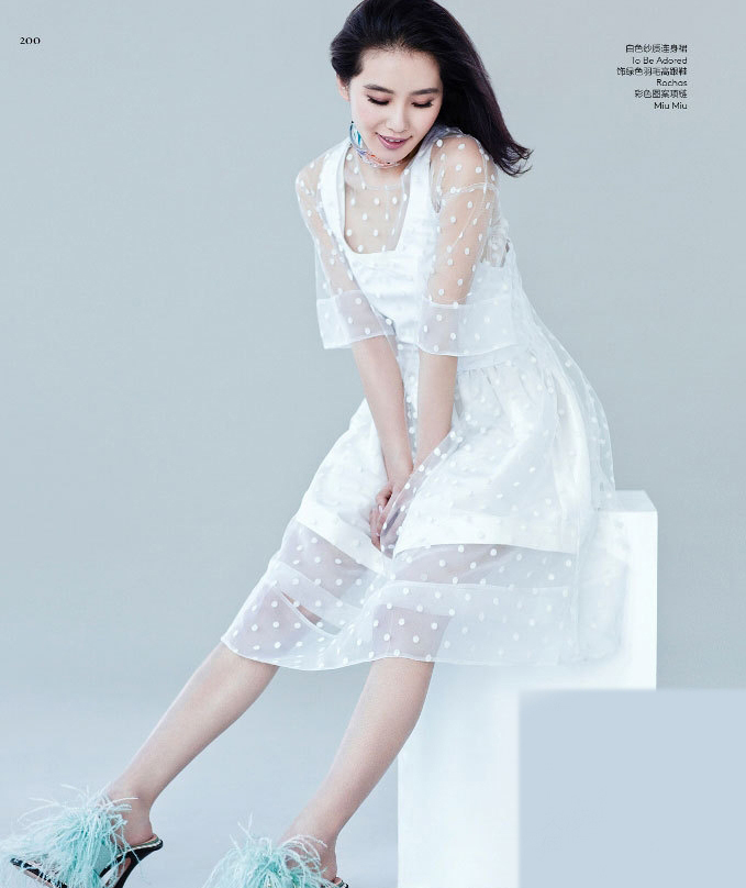 刘诗诗清新淡雅如春风