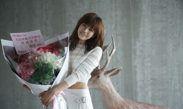 陈妍希魅惑人鱼线夺人眼球