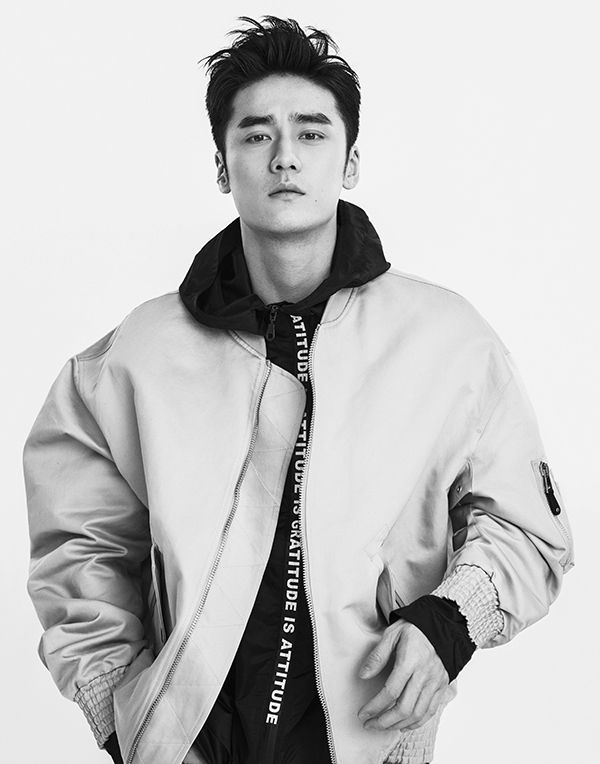 蒋劲夫帅气湿身写真