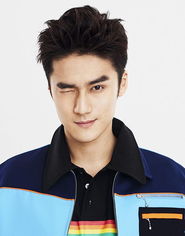 蒋劲夫帅气湿身写真