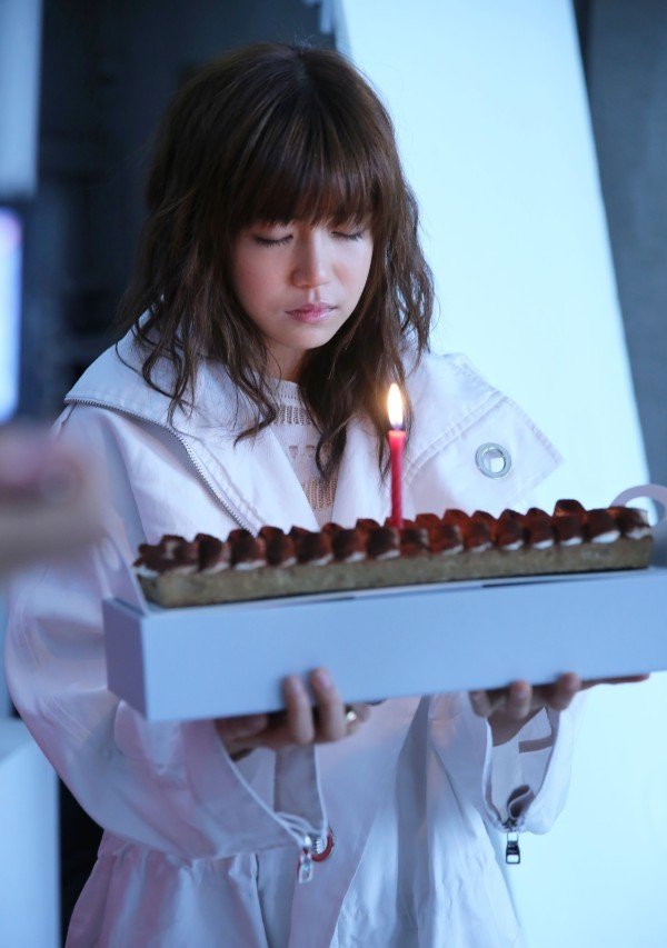 陈妍希魅惑人鱼线夺人眼球