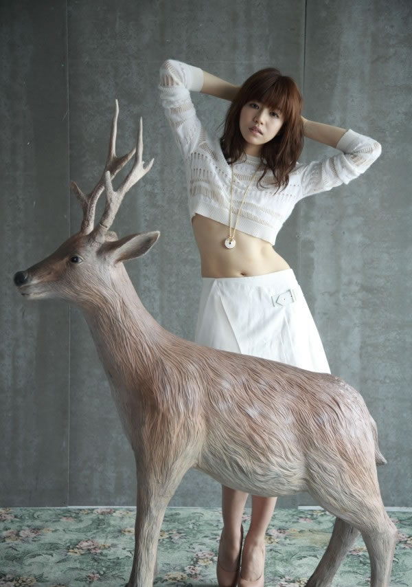 陈妍希魅惑人鱼线夺人眼球