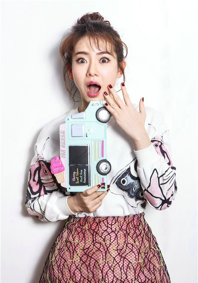 二次元戚薇俏皮写真大展青春活力