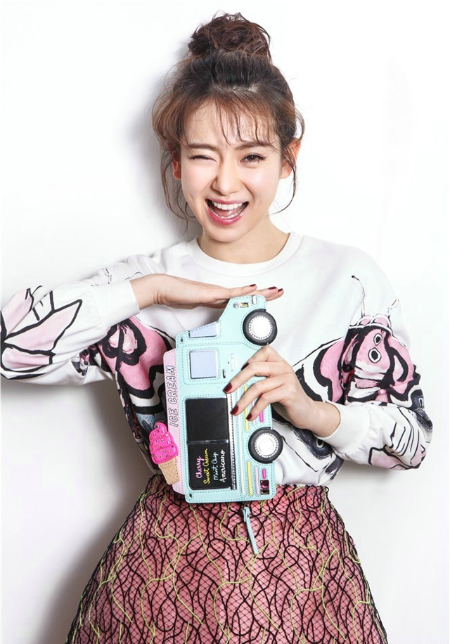 二次元戚薇俏皮写真大展青春活力