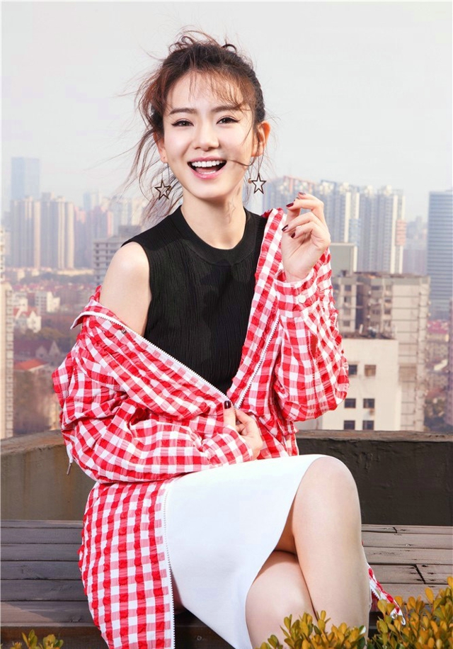 二次元戚薇俏皮写真大展青春活力