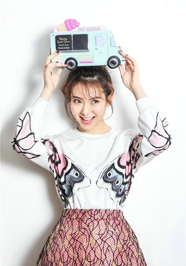 二次元戚薇俏皮写真大展青春活力