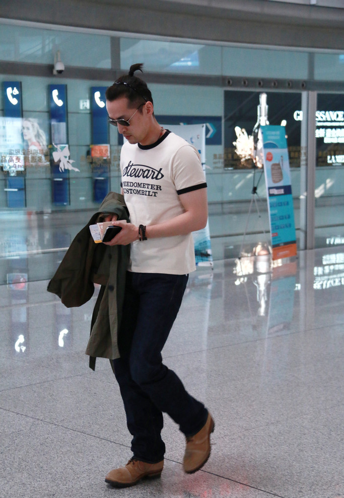 胡歌图片最帅图片 胡歌扎小辫德国参加袁弘婚礼