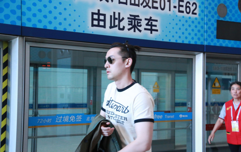 胡歌图片最帅图片 胡歌扎小辫德国参加袁弘婚礼