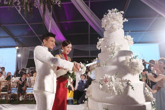 狂虐单身汪 吴奇隆刘诗诗机场秀恩爱